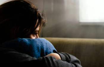 為什麼割手?心理師帶你看懂自傷的三大原因 – 愛心理 – 探索心理認識自己的最佳平台